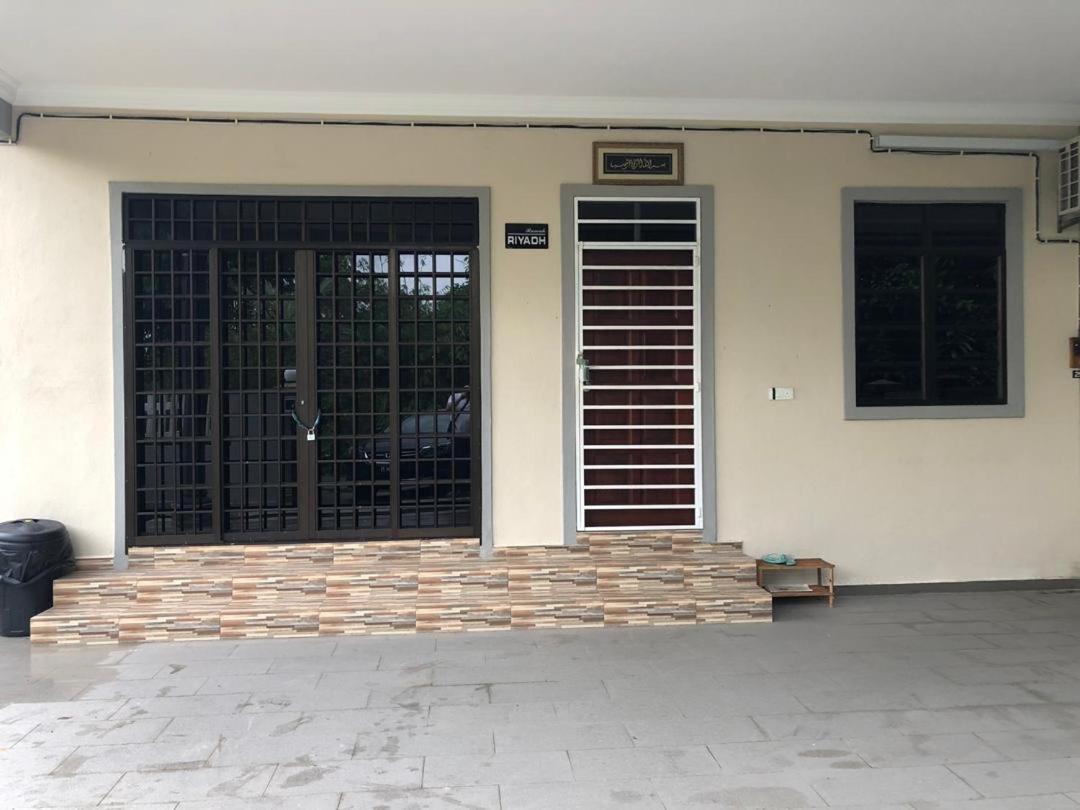 Nikmat Homestay Riyadh Kampong Tuan Mandak エクステリア 写真
